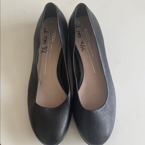 Ecco Women's Classic Black Leather Flats